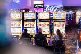 Live Baccarat ဂိမ်း - ဒိုင်လာနှင့် တိုက်ရိုက် ကစားနိုင်သော ကာစီနိုဂိမ်း