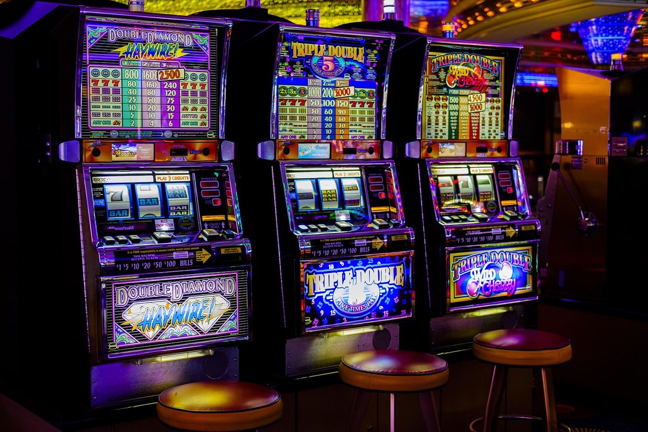 786 Slot ဂိမ်းများ Live Casino Slots Sportsbook မြန်မာ ကစားသူများ platform ပေါ်တွင် ကစားနေသောပုံ